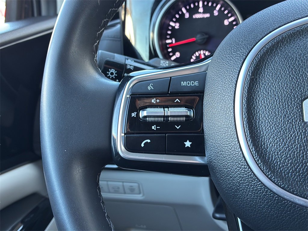 Certified 2024 Kia Carnival EX image 27