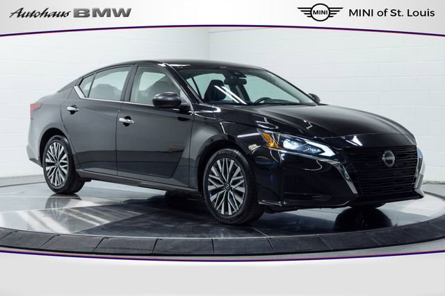 Used 2024 Nissan Altima 2.5 SV image 1