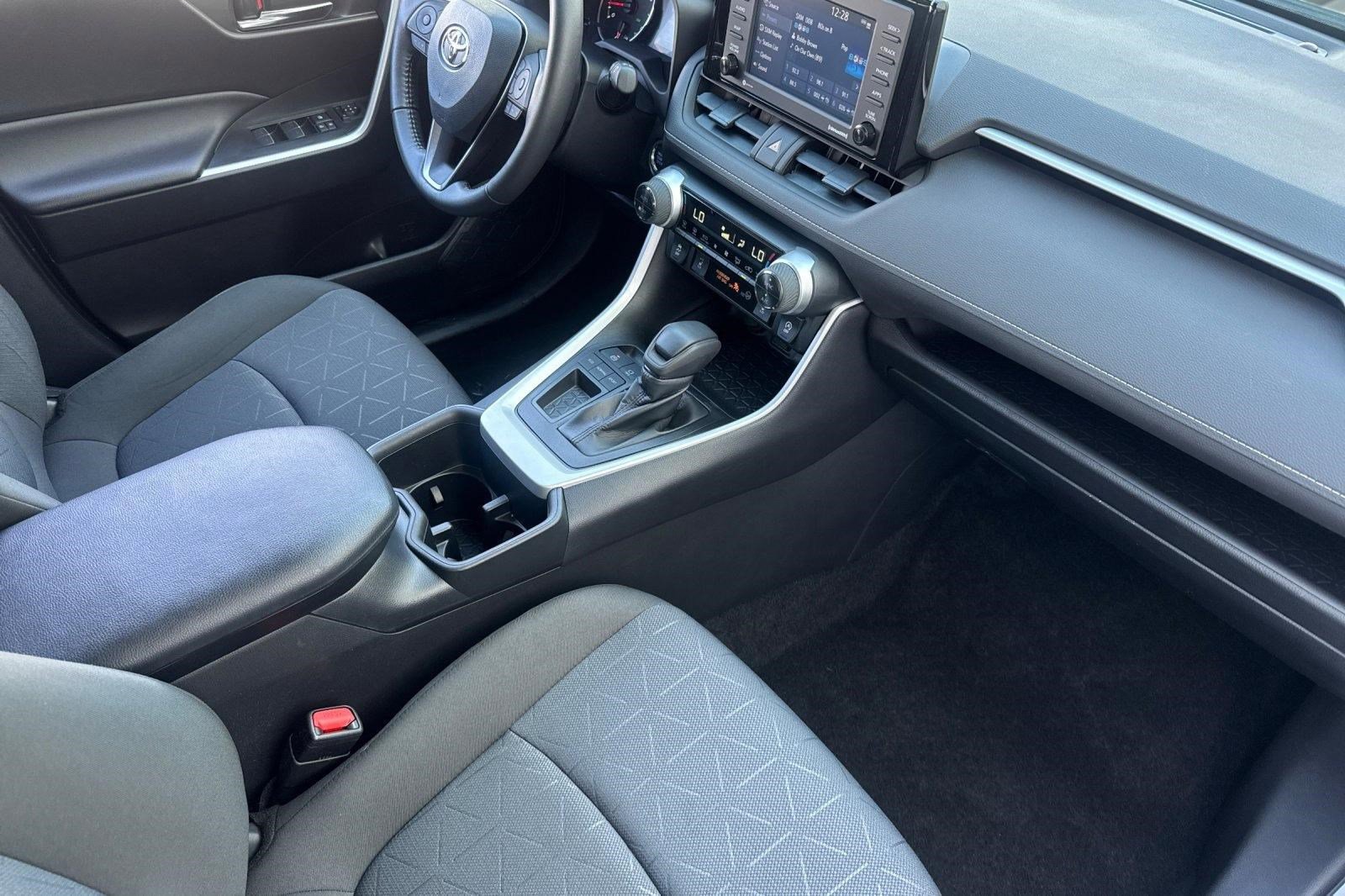 Used 2022 Toyota RAV4 XLE w/ Convenience Package image 32
