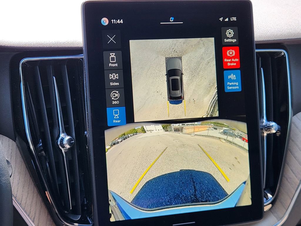 New 2026 Volvo XC60 B5 Plus w/ Protection Package Premier AWD/4WD image 24