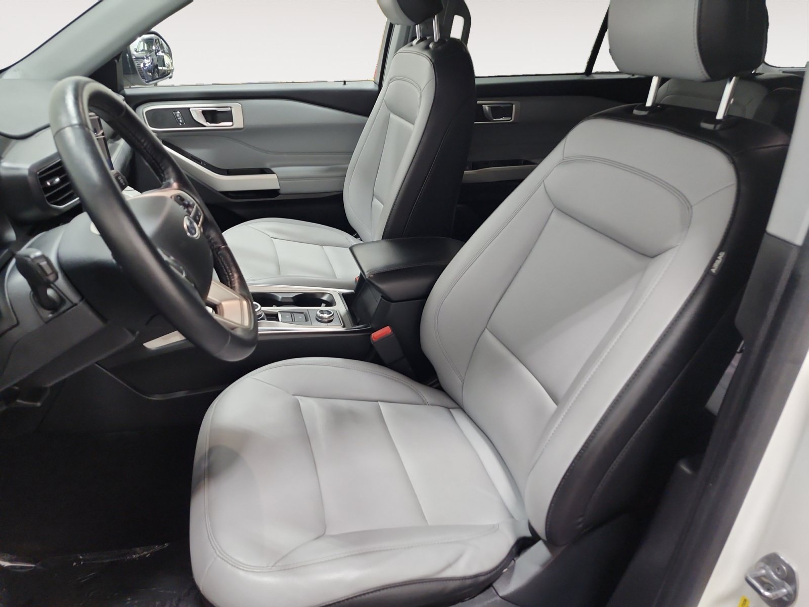Used 2021 Ford Explorer XLT w/ Equipment Group 202A AWD/4WD image 10