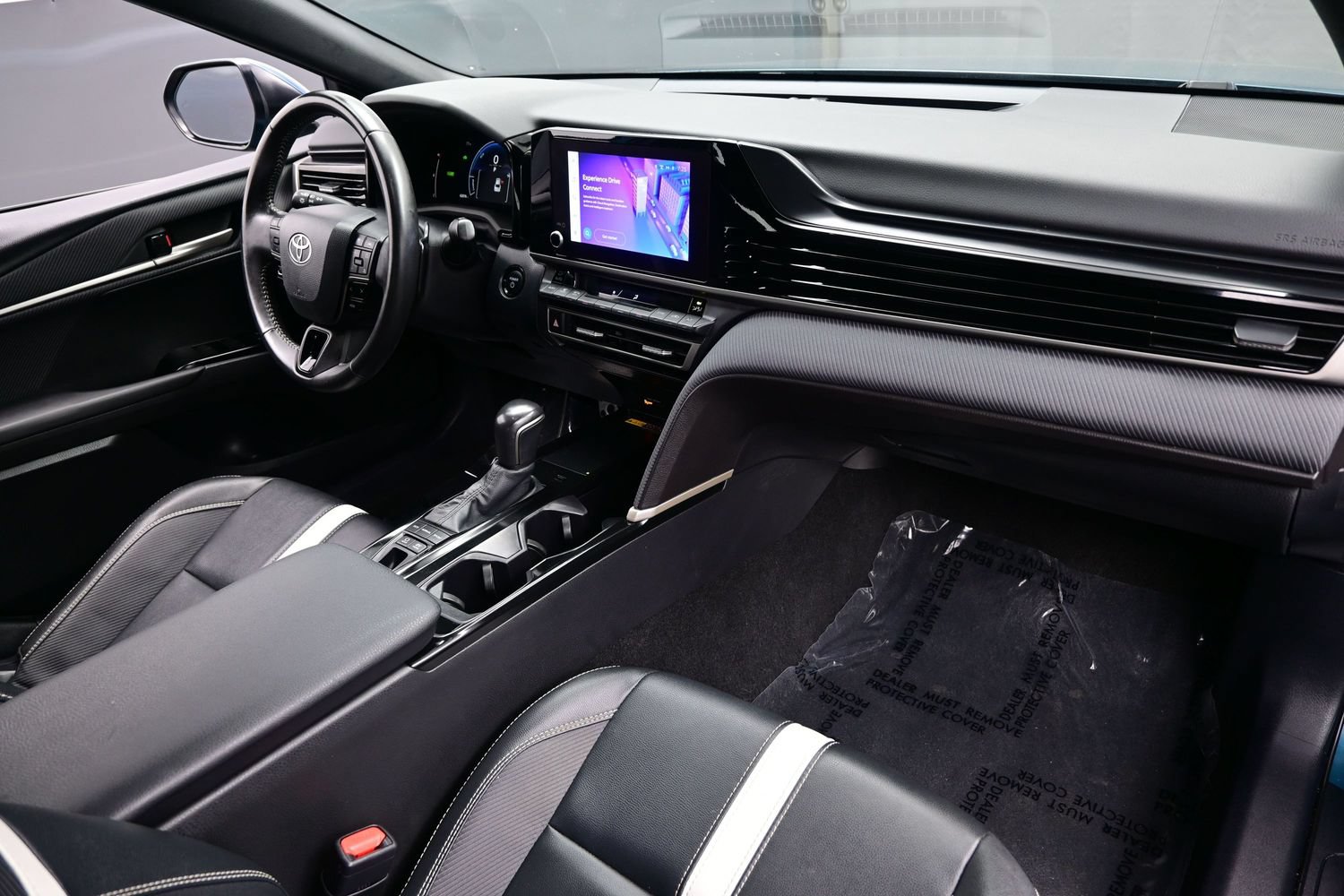 Used 2025 Toyota Camry SE FWD image 15