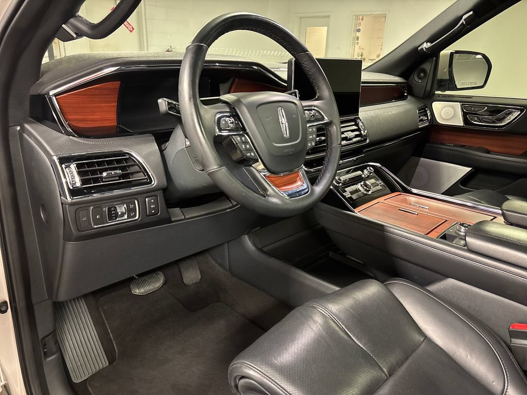 Used 2022 Lincoln Navigator Reserve AWD/4WD image 30