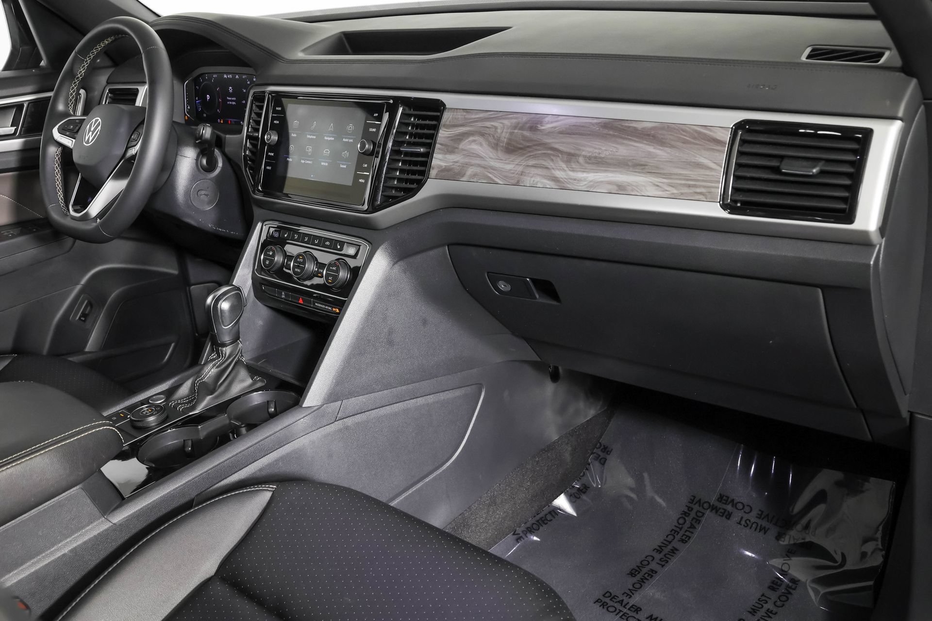 Certified 2023 Volkswagen Atlas Cross Sport SE w/ Panoramic Sunroof Package AWD/4WD image 44