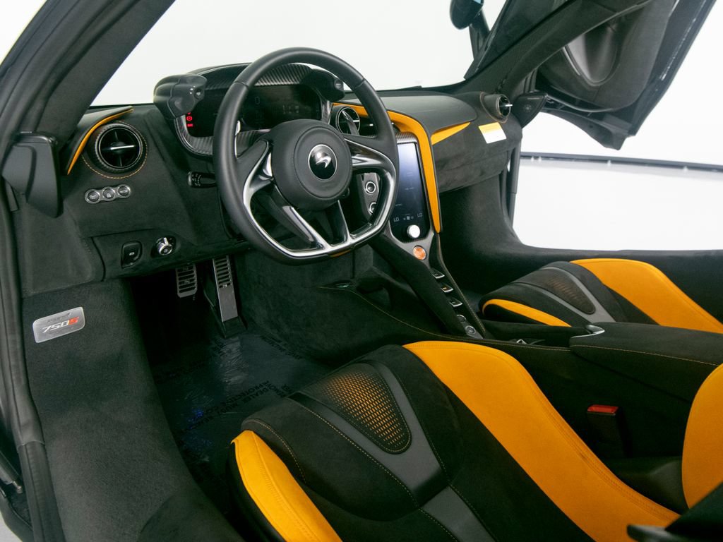 Used 2026 McLaren 750S Spider RWD image 27