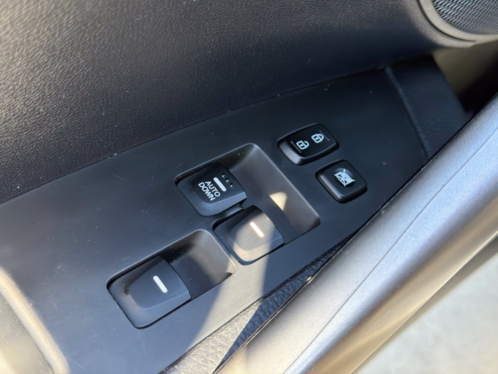Used 2017 Hyundai Veloster Value Edition FWD image 14