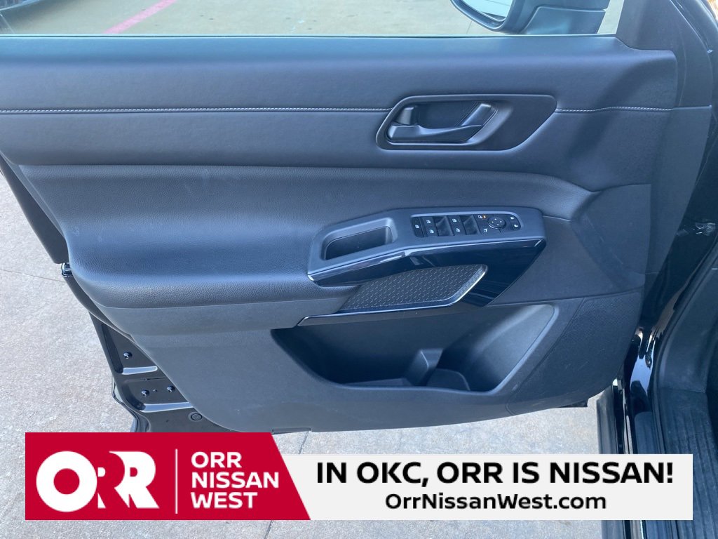 Used 2024 Nissan Pathfinder S image 12