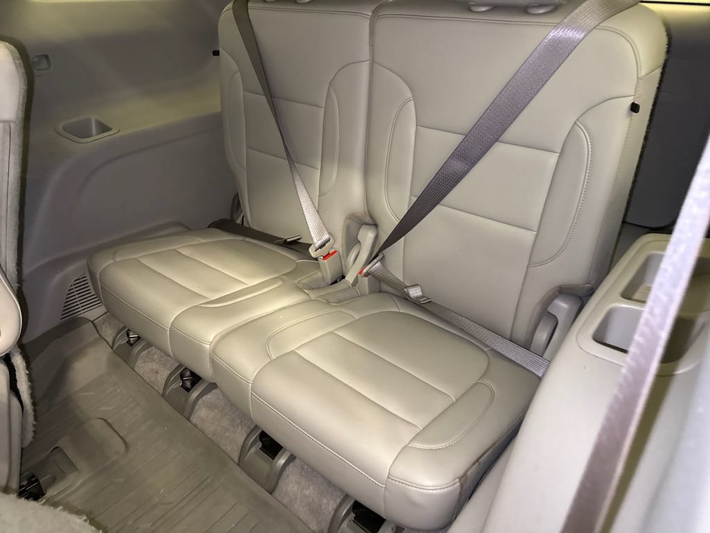 Used 2021 GMC Acadia SLT w/ Premium Package FWD image 18