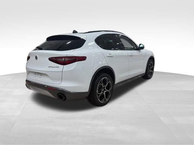 Used 2023 Alfa Romeo Stelvio Ti image 27