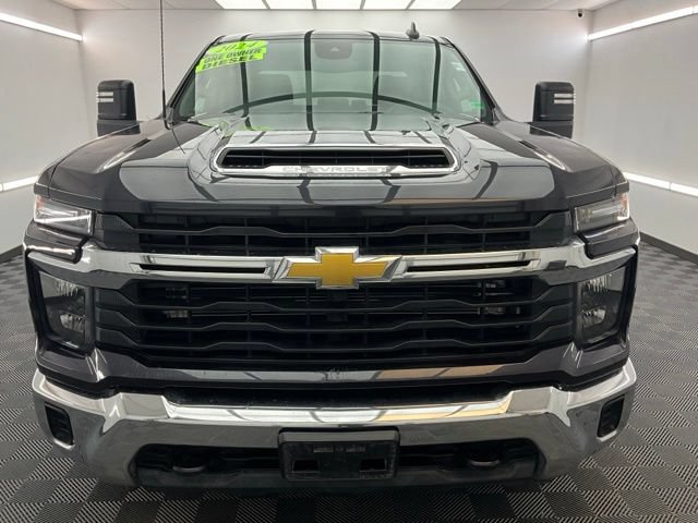 Used 2024 Chevrolet Silverado 2500 LT AWD/4WD image 2