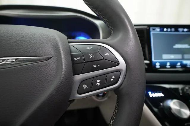 Certified 2024 Chrysler Pacifica Touring-L image 18