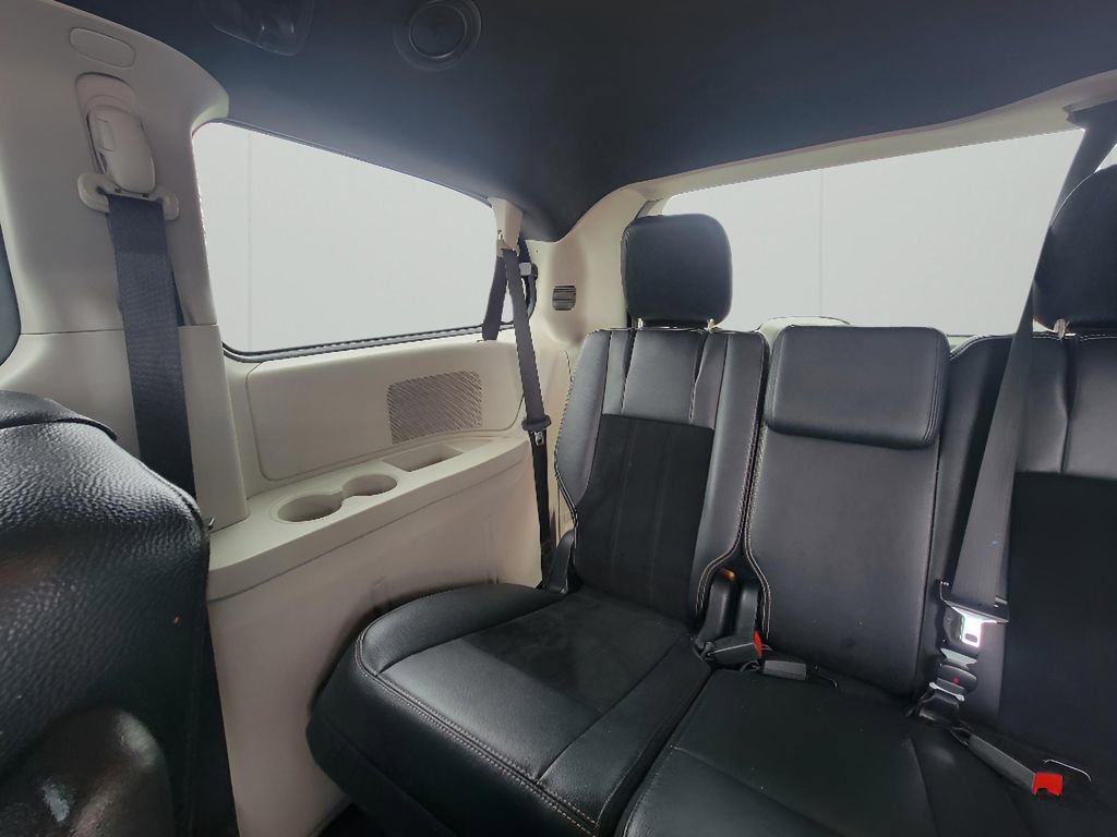 Used 2018 Dodge Grand Caravan SXT image 27