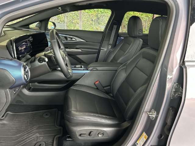 Used 2024 Chevrolet Equinox EV LT w/ LPO, Blackout Package FWD image 18