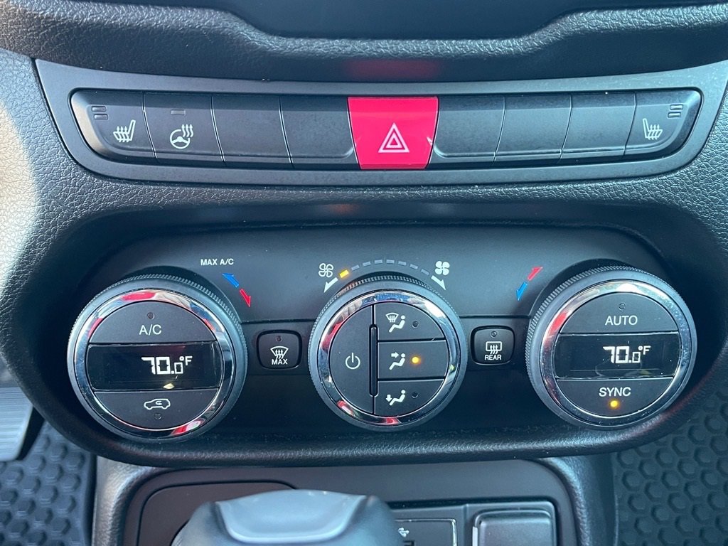 Used 2016 Jeep Renegade Trailhawk w/ Premium Trailhawk Package image 13