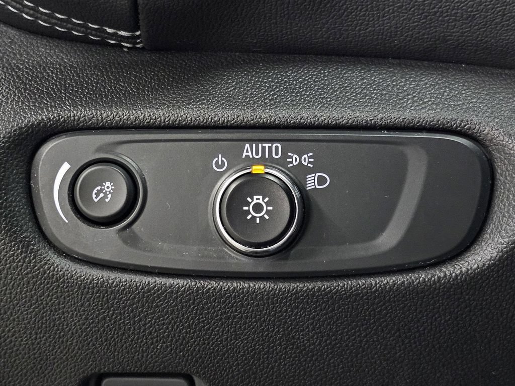 Used 2023 Chevrolet Blazer LT w/ Convenience Package FWD image 32