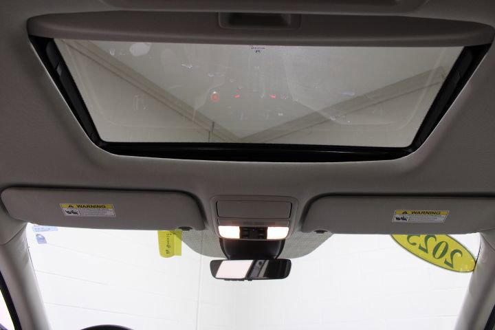 Used 2025 Honda Odyssey Elite image 3