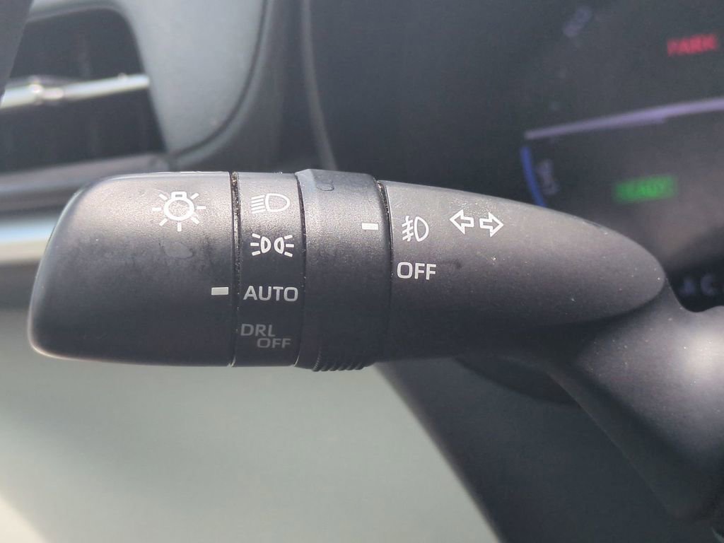 Used 2021 Toyota Sienna XLE FWD image 32