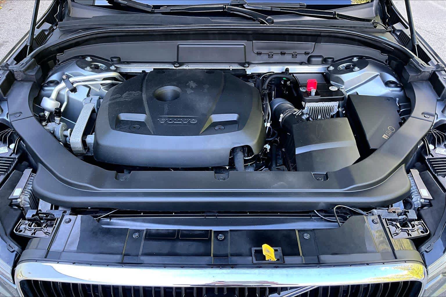 Used 2019 Volvo XC60 T5 Momentum w/ Multimedia Package AWD/4WD image 28
