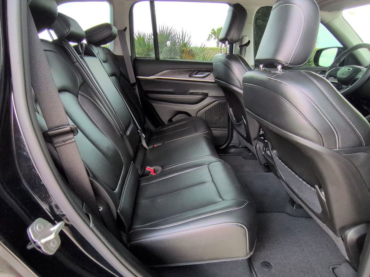 Used 2024 Jeep Grand Cherokee Limited RWD image 24