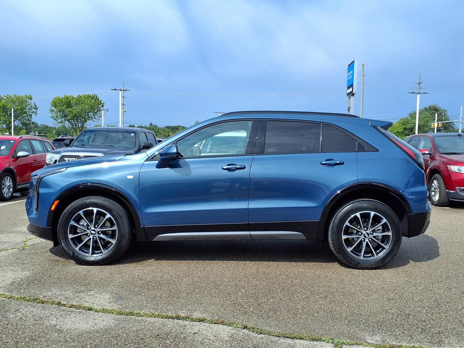 Used 2024 Cadillac XT4 Sport w/ LPO, Floor Liner Package FWD image 7