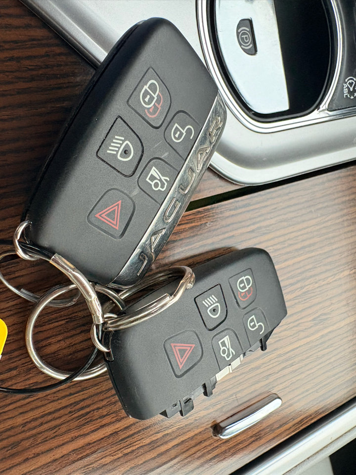 Used 2015 Jaguar XF Premium image 60