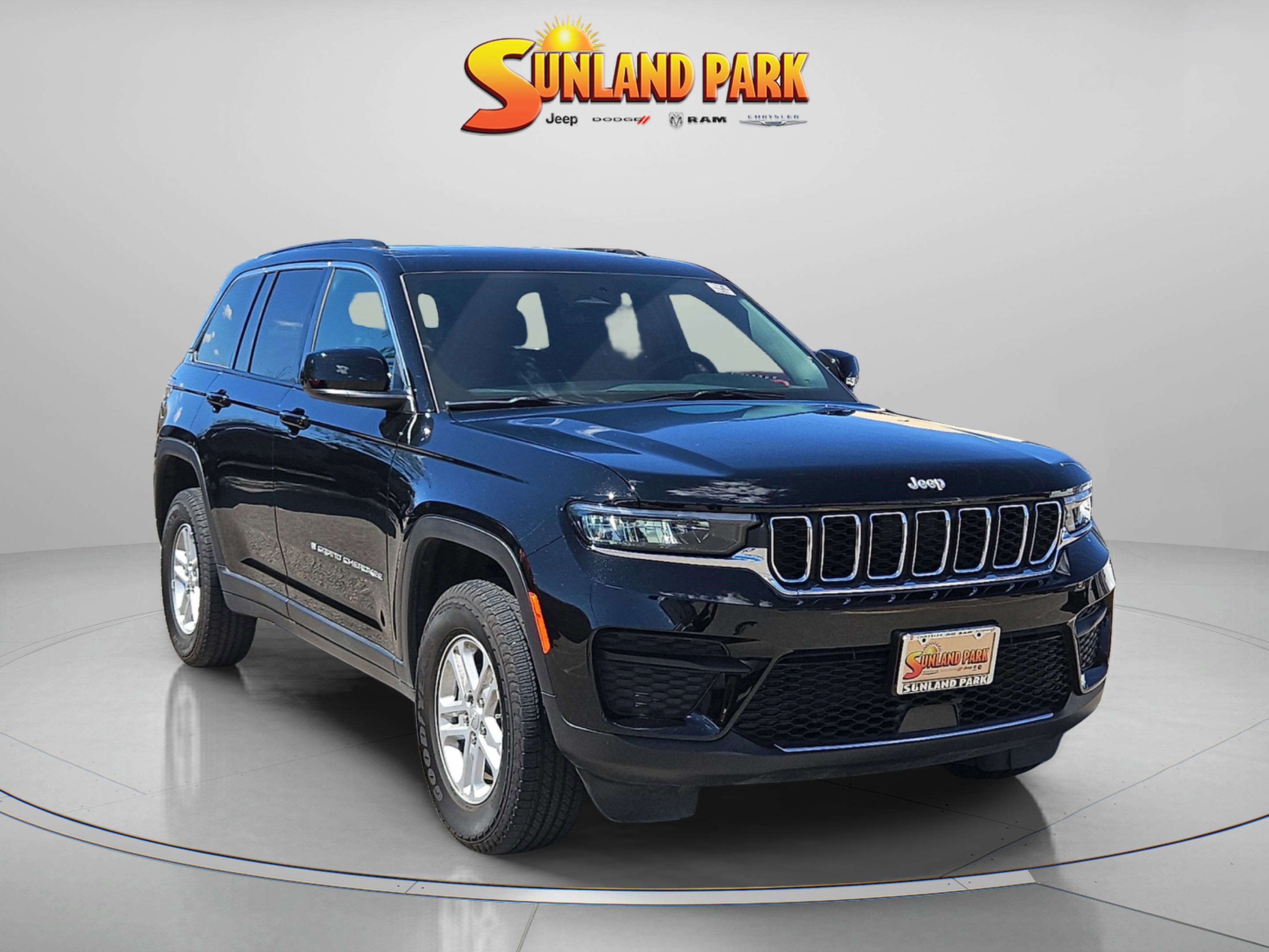 Used 2025 Jeep Grand Cherokee Laredo w/ Luxury Tech Group I
