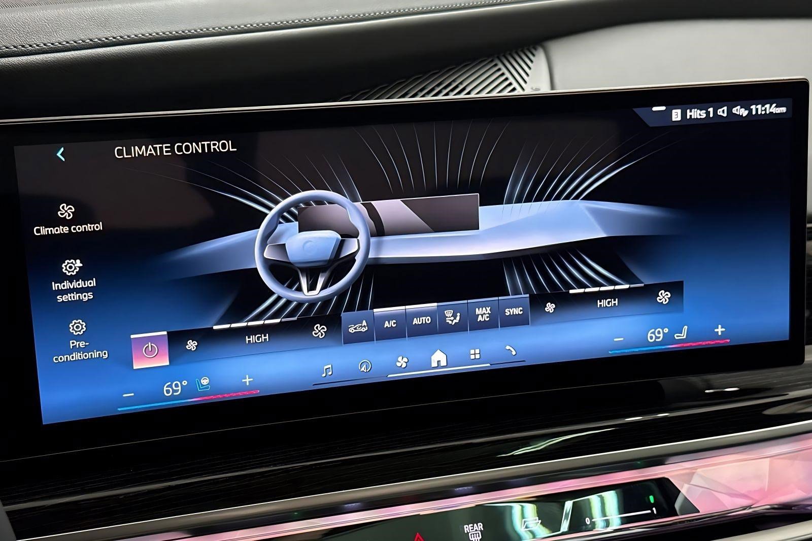 New 2026 BMW 750e xDrive image 26