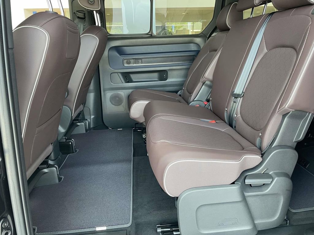 New 2025 Volkswagen ID. Buzz Pro S RWD image 10