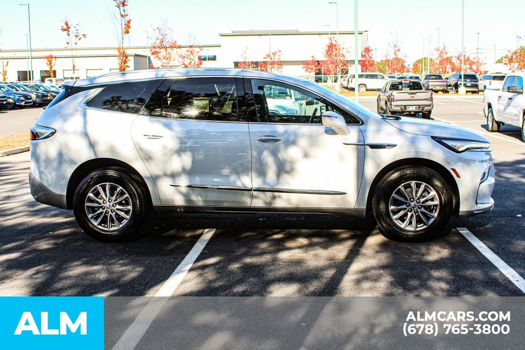 Used 2024 Buick Enclave Premium image 9