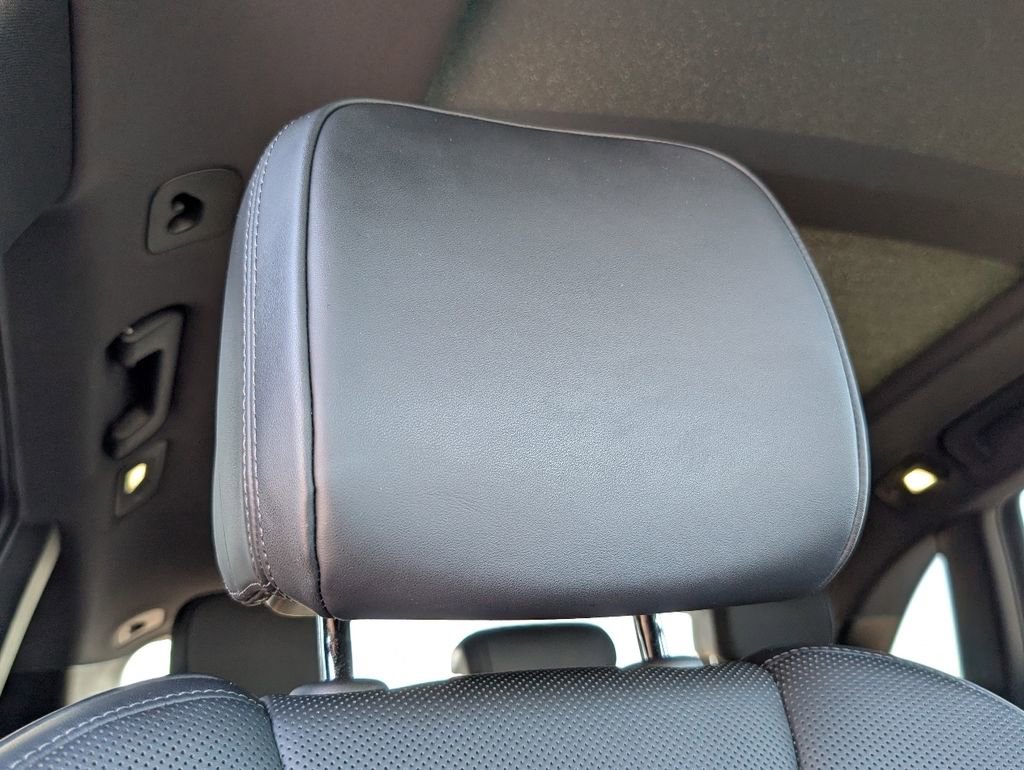 Certified 2024 Porsche Macan image 18