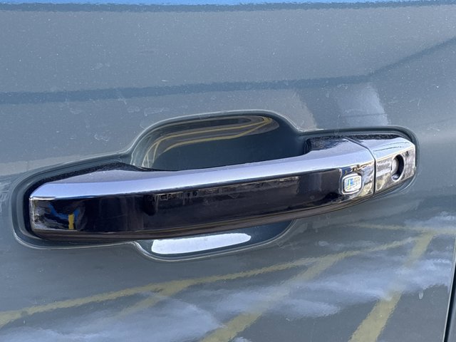 Used 2025 Chevrolet Silverado 2500 ZR2 w/ Technology Package image 15