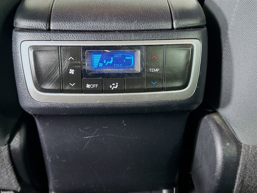 Used 2017 Toyota Highlander LE image 24