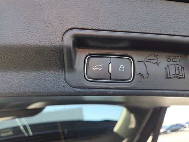 Used 2025 Ford Explorer ST-Line w/ ST-Line Street Pack AWD/4WD image 16