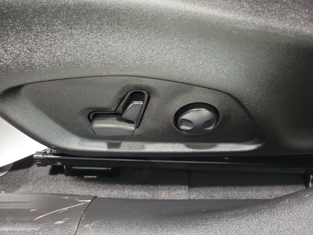 Used 2023 Jeep Renegade Limited image 34