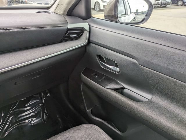 Used 2025 Nissan Kicks SV FWD image 18