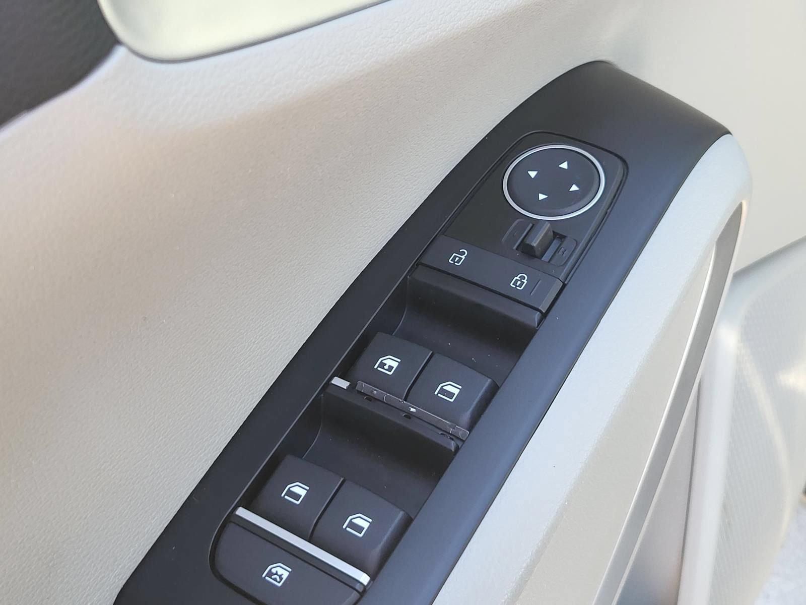 Used 2024 Kia Soul LX w/ Option Group 015 FWD image 16