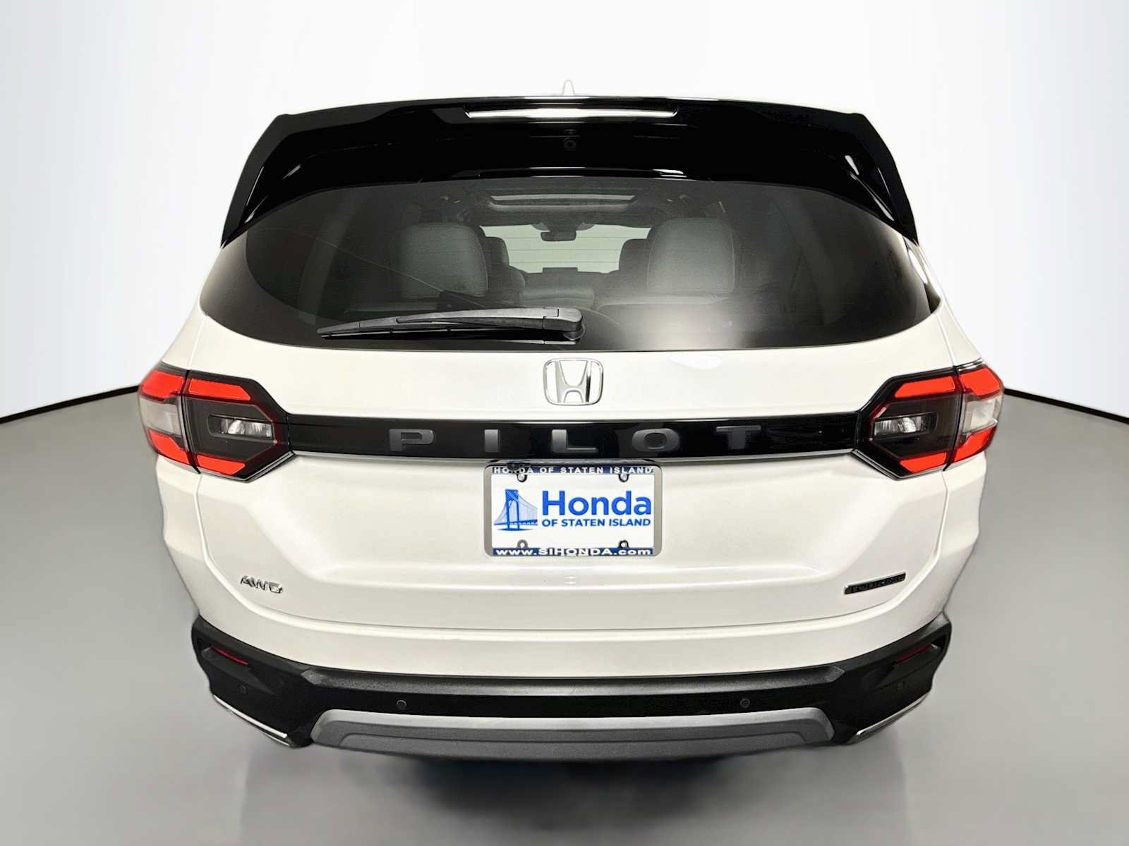 Used 2023 Honda Pilot Touring image 6