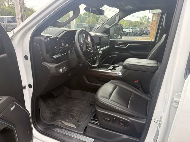 Used 2025 GMC Sierra 3500 SLT w/ SLT Premium Package AWD/4WD image 9
