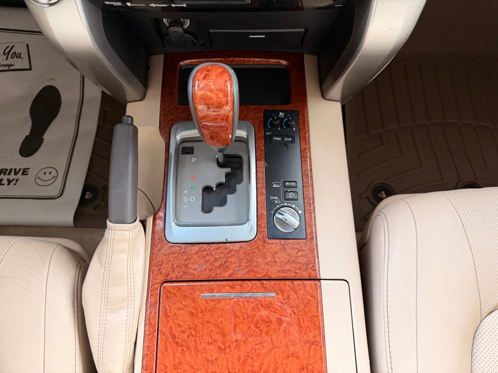 Used 2015 Toyota Land Cruiser image 28