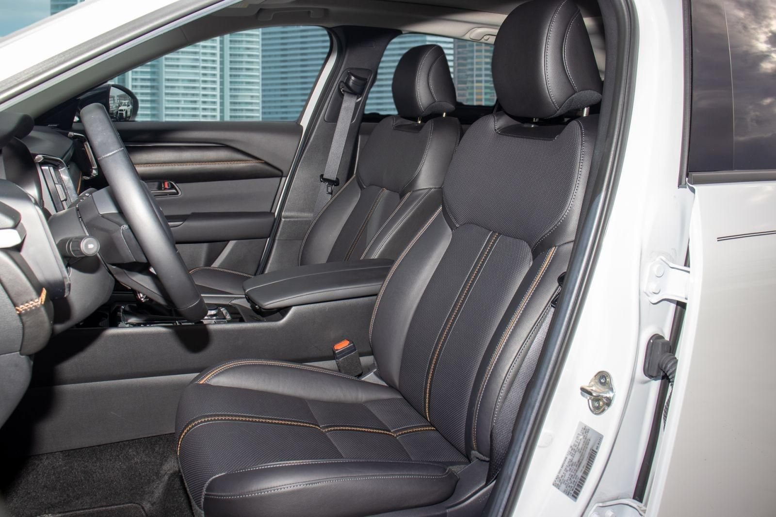 Used 2025 MAZDA CX-50 AWD 2.5 S w/ Premium Plus Pkg image 6