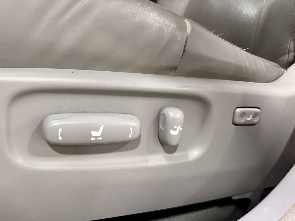 Used 2006 Toyota Highlander Limited AWD/4WD image 21