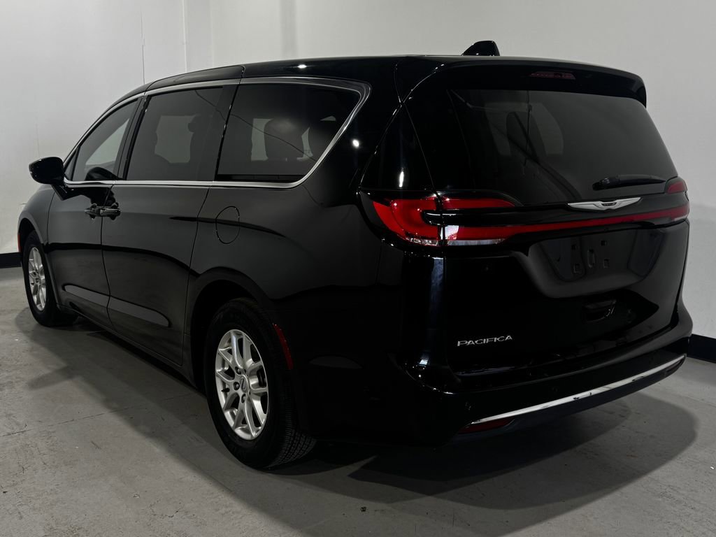 Used 2025 Chrysler Pacifica Select FWD image 40