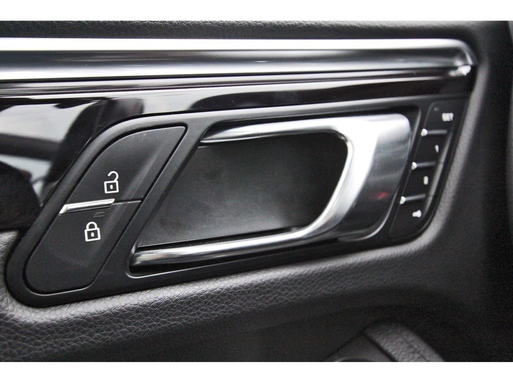 Used 2021 Porsche Macan S AWD/4WD image 22