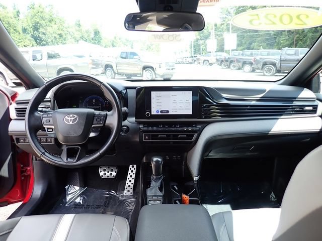 Used 2025 Toyota Camry SE FWD image 19