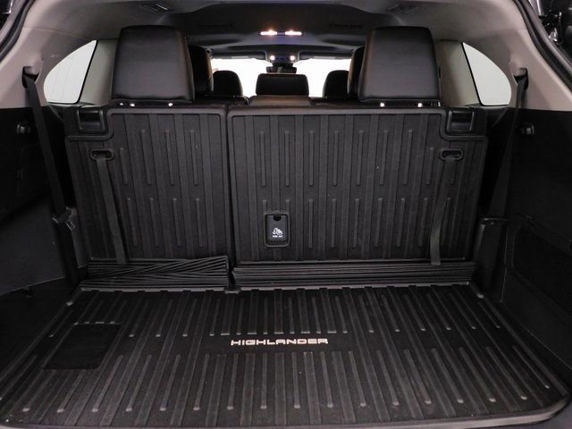 Used 2025 Toyota Highlander XLE image 23