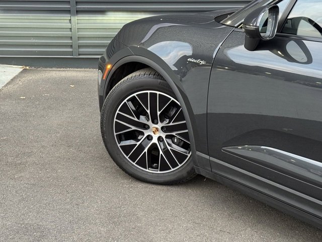 Certified 2025 Porsche Macan 4 Electric image 12