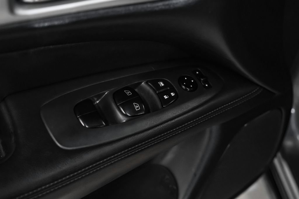 Used 2020 Nissan Pathfinder Platinum FWD image 48
