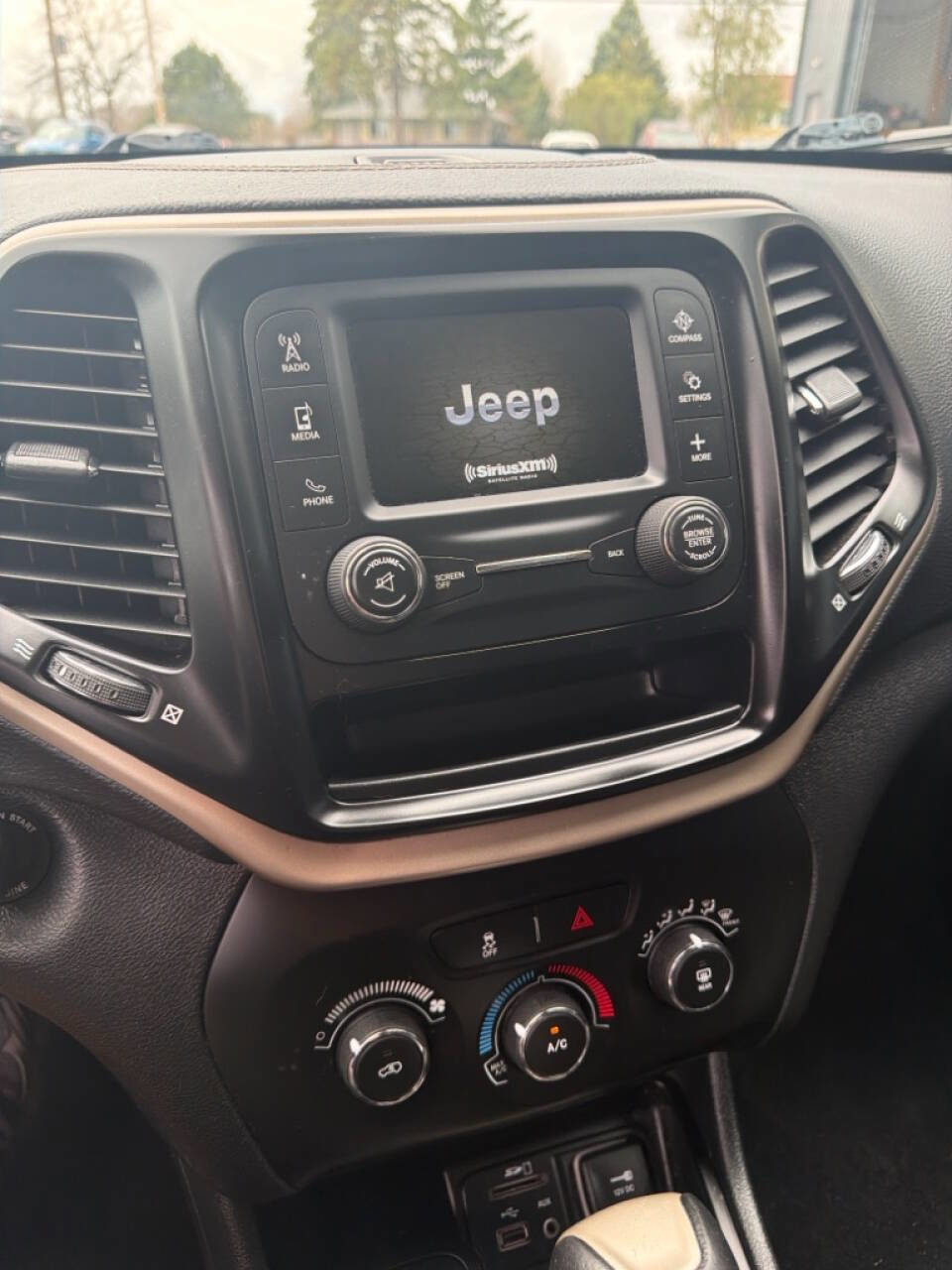 Used 2016 Jeep Cherokee Sport AWD/4WD image 13