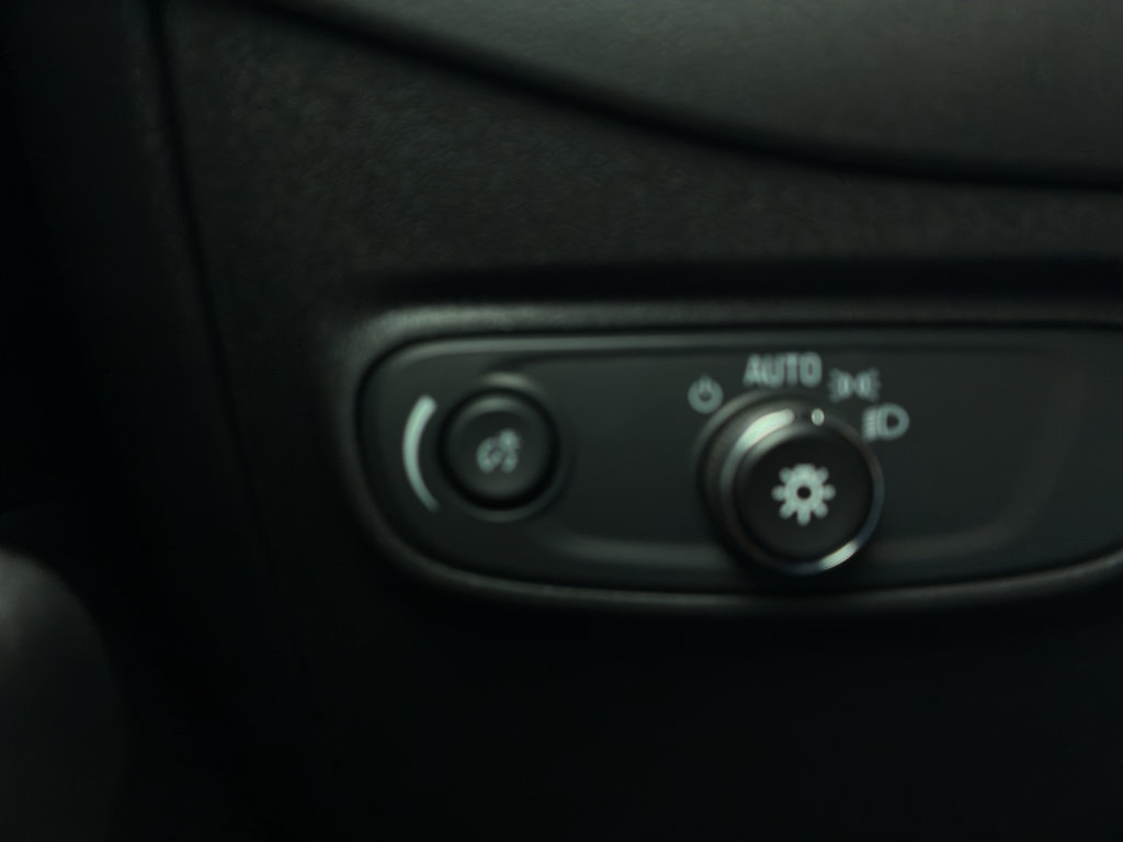 Used 2024 Chevrolet Equinox LS w/ LS Convenience Package FWD image 19