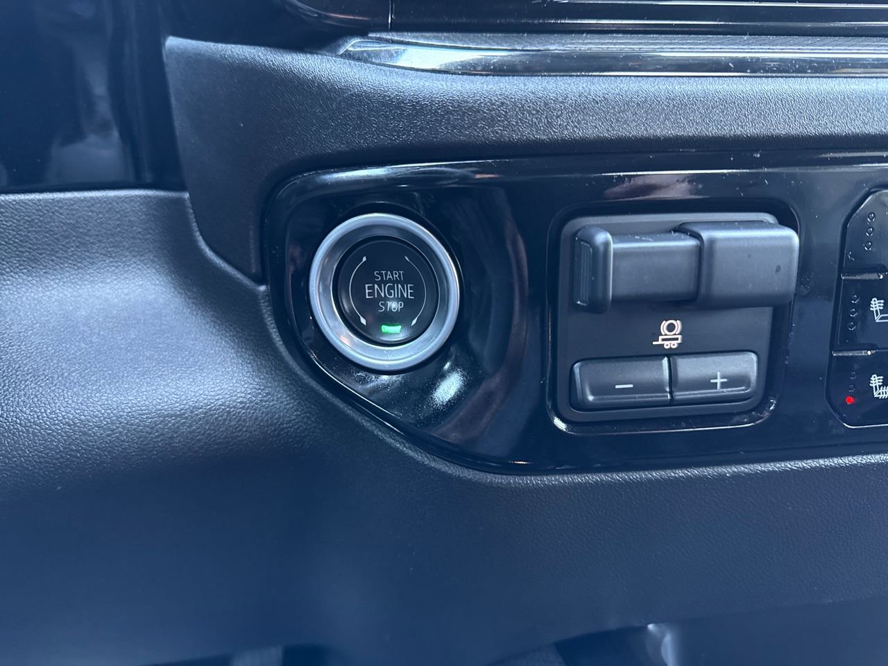 Used 2025 Chevrolet Silverado 2500 ZR2 w/ Technology Package image 26